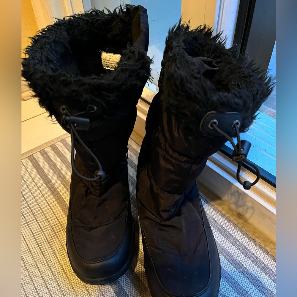 London Fog Black Faux Fur Winter boots in Size 9